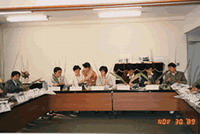 第一期研修生在日本研修时学习插花的情景