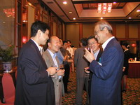 秋草社长来访期间与中国企业家畅谈（右一为秋草社长）