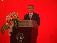 秋草会长在北京大学发表演讲