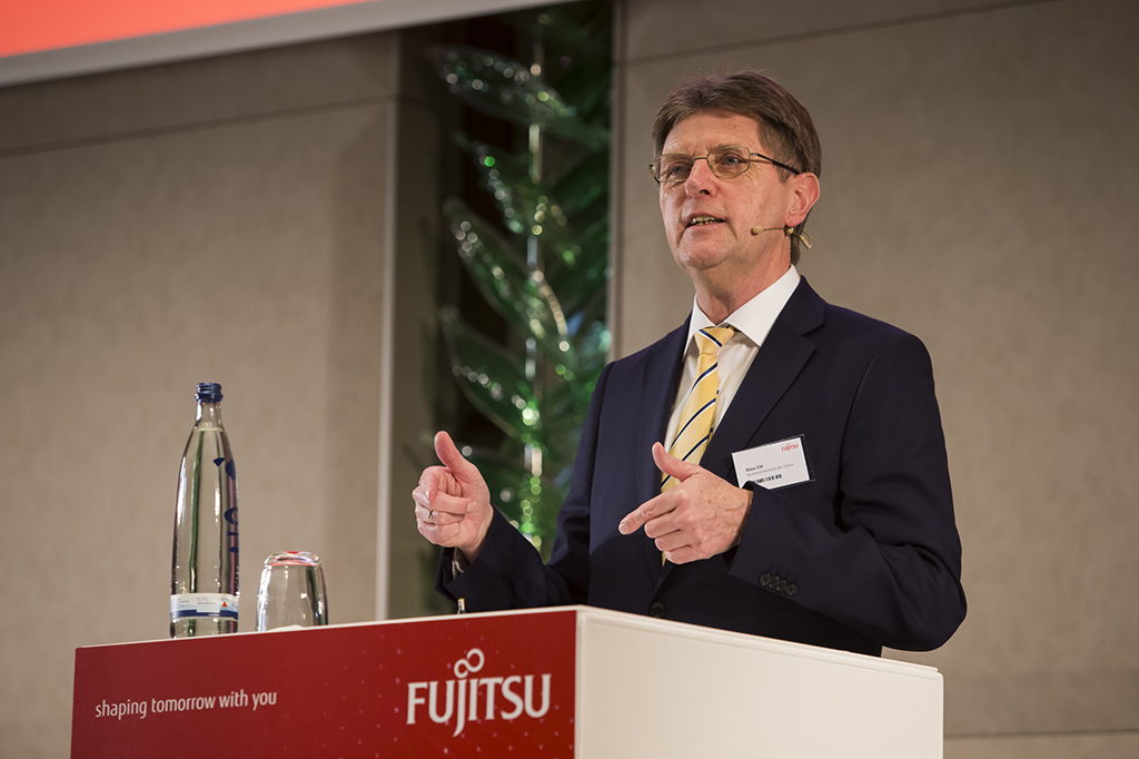 Staatssekretär Klaus Vitt sprach in seiner Keynote unter anderem das dringende Thema IT-Security an Staatssekretär Klaus Vitt sprach in seiner Keynote unter anderem das dringende Thema IT-Security an