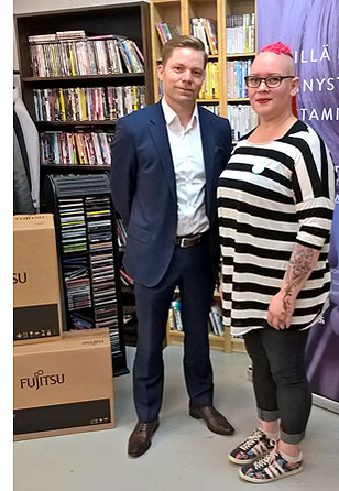 Fujitsu lahjoitti 20 tietokonetta Hope ry:lle Fujitsu lahjoitti 20 tietokonetta Hope ry:lle