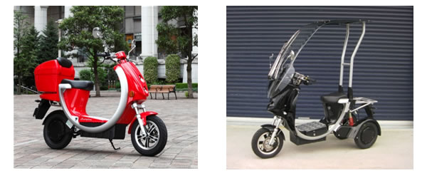 "Scarpina" two-wheeled electric scooter (left) and "Eco Carry" three-wheeled electric scooter (right), both compatible with the system.