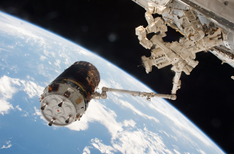 Reference Image: KOUNOTORI6 held by the ISS’s robot arm(Courtesy of JAXA/NASA)