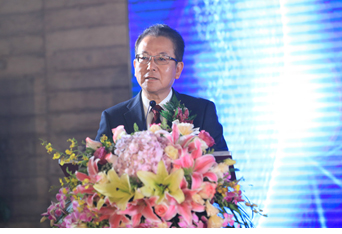 Fujitsu President Tatsuya Tanaka offers remarks