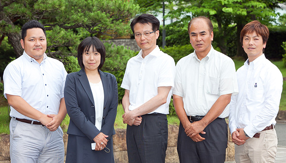 奈良市教育委員会の皆様と、富士通担当者の写真