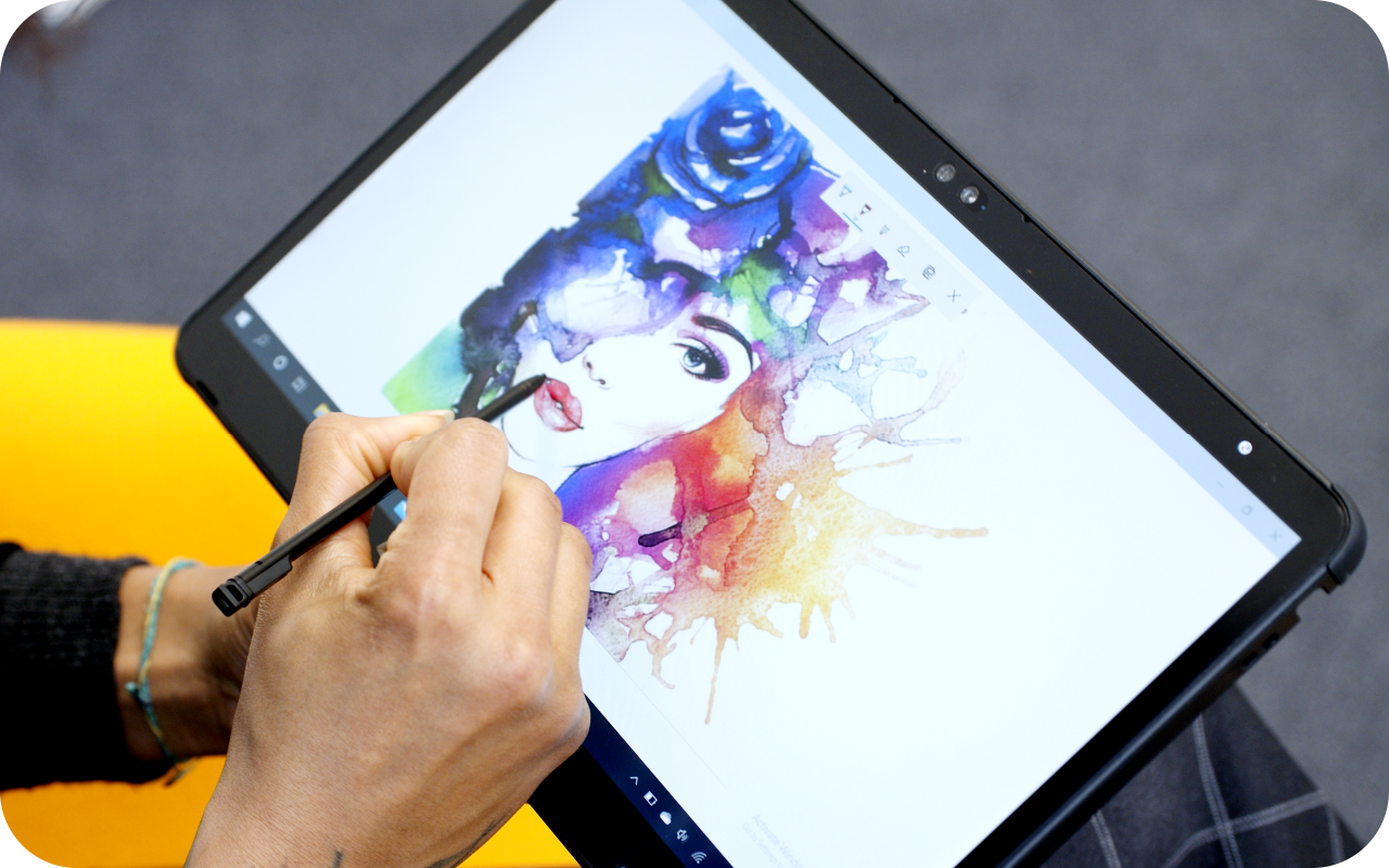 Content Image 74152 Woman painting on her tablet Content Image 74152 Woman painting on her tablet