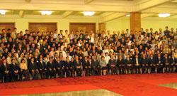 在人民大会堂中华全国总工会主席王兆国亲切会见了访问团成员