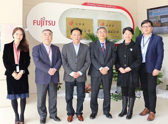 公司董事会高层及参会者合影留念 公司董事会高层及参会者合影留念
