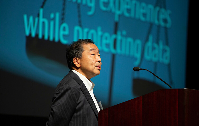 Photo : Keynote speech by Hirotaka Hara, CEO and representative director, Fujitsu Laboratories Ltd.