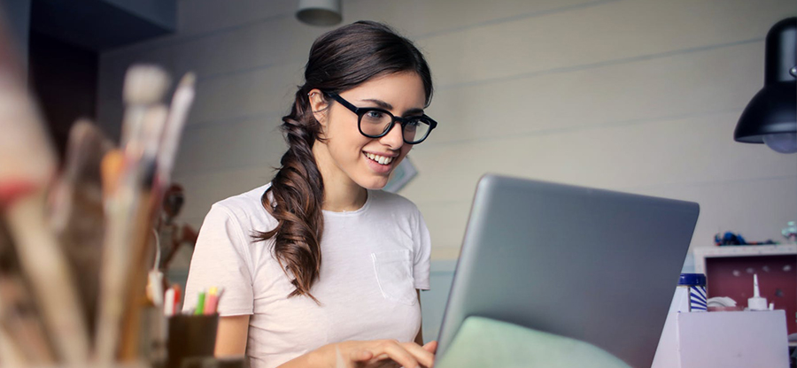 Intelligent Services - MQ workplace services report woman using laptop