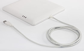 接続はUSBケーブルのみ 接続はUSBケーブルのみ