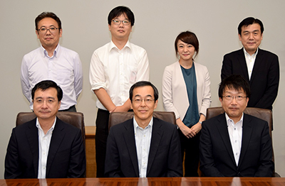 Group photo of Sumitomo chemistry Co., Ltd., Sumitomo chemistry system service Co., Ltd. and the Fujitsu Ltd. person in charge