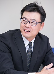 公立大学法人 奈良県立医科大学 病院経営部 経営企画課 係長 八倉 弘明 氏の写真