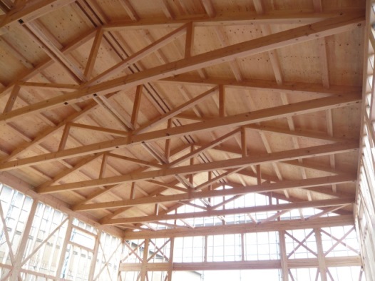 トラス屋根構造の建築物内観イメージ画像