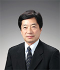 山田 健 氏