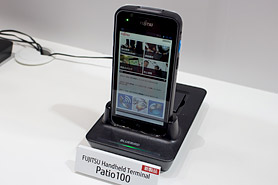 ハンディターミナルとスマートフォンの特長を合わせ持つ「Patio100」