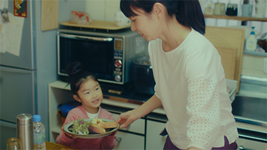 家事も仕事も頑張るお母さん