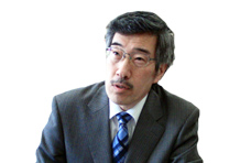 東京情報大学 次期情報教育システム検討委員会 委員長 情報ビジネス学科 青木 俊昭 教授