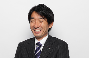 株式会社山善 経営企画本部 情報システム部 開発課 係長 渡邉 覚 様
