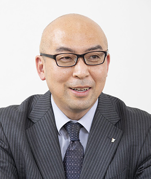 専修大学 図書部 図書課 課長補佐 鈴木 覚 氏