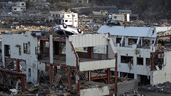 東日本大震災発生後に被災地の被害の様子