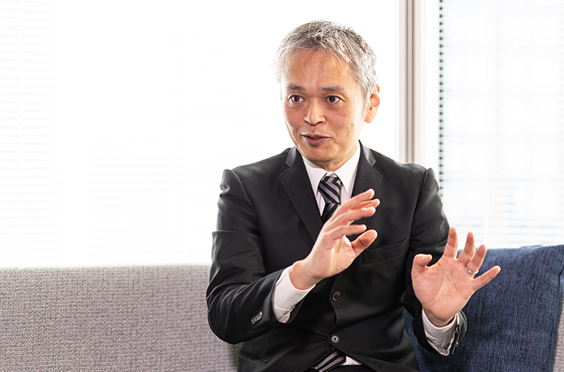 熱心に説明する寺田氏