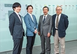 左から、鈴木氏、照屋氏、市川氏、柳沢氏