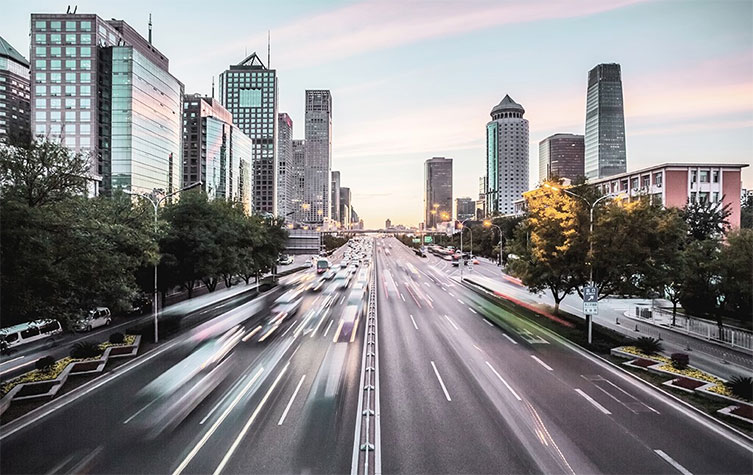 Landscape of a city street with traffic and tall buildings